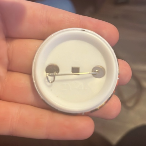 Anime pin - Picture 2 of 2